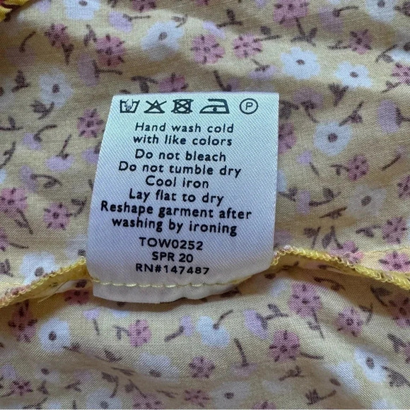 Draper James Yellow Floral Top Tee Blouse Short Sleeve Butterfly Sleeve S - Picture 9 of 9